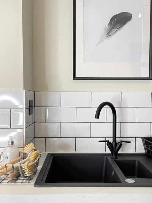 New Luxury For 2024 - Central Plymouth House - Sleeps 10 - Access To Plymouth Town - Close To The Barbican - Pets Welcome - Parking Available - By Luxe Living By Sophia Zewnętrze zdjęcie