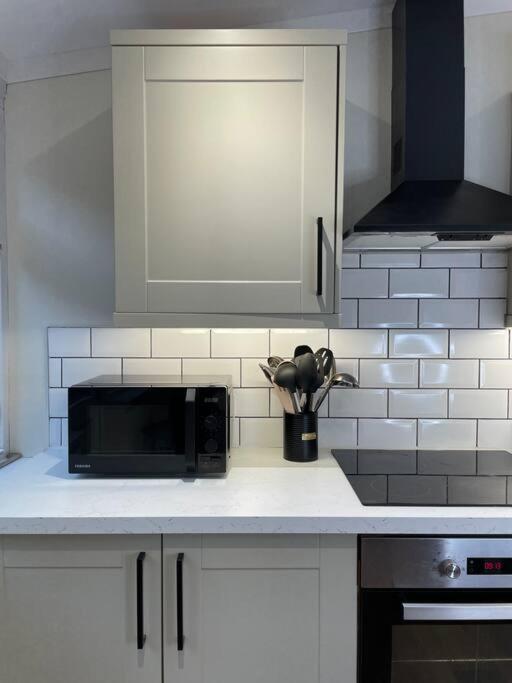 New Luxury For 2024 - Central Plymouth House - Sleeps 10 - Access To Plymouth Town - Close To The Barbican - Pets Welcome - Parking Available - By Luxe Living By Sophia Zewnętrze zdjęcie
