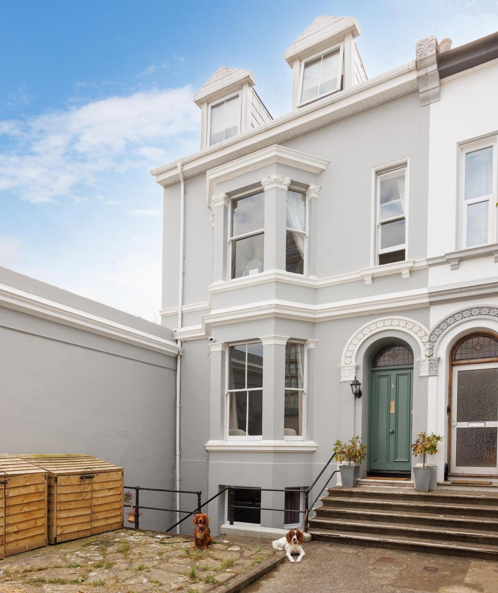 New Luxury For 2024 - Central Plymouth House - Sleeps 10 - Access To Plymouth Town - Close To The Barbican - Pets Welcome - Parking Available - By Luxe Living By Sophia Zewnętrze zdjęcie