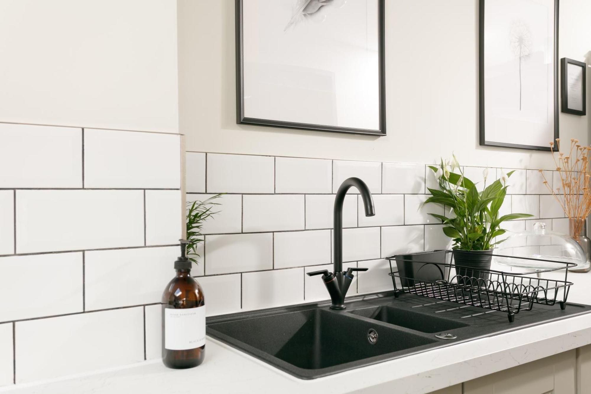 New Luxury For 2024 - Central Plymouth House - Sleeps 10 - Access To Plymouth Town - Close To The Barbican - Pets Welcome - Parking Available - By Luxe Living By Sophia Zewnętrze zdjęcie